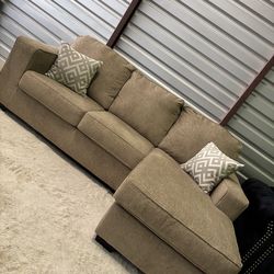 Ashley furniture sectional sofa couch (DELIVERY AVAILABLE)