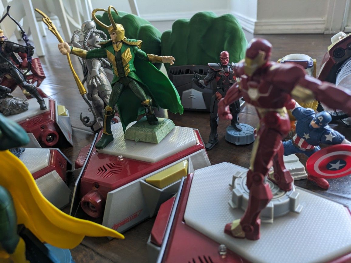 Be Like IRONMAN! Bluetooth Combat game Huge Lot Of Avengers Labs Interactive Toys