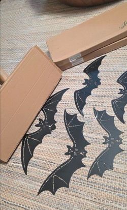 Halloween metal hanging bats 🎃