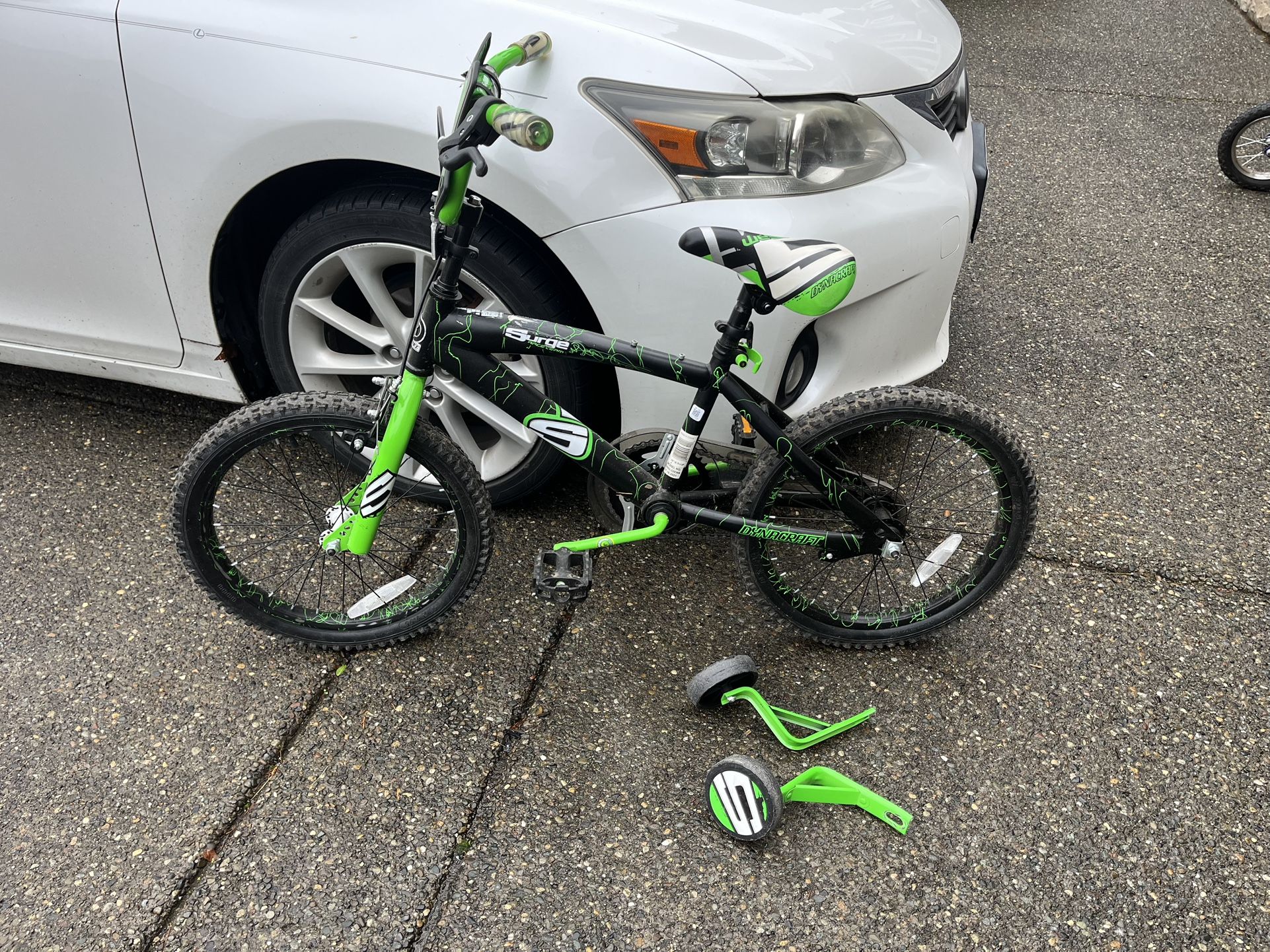 18” Dynacraft Surge Kids Bike