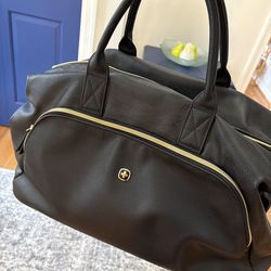 SwissGear Black Overnight Bag w Trolley Sleeve and Lots of Pockets