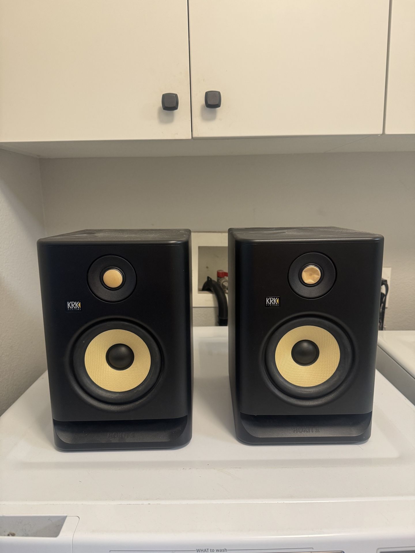KRK Rokit 5 g5 with stands