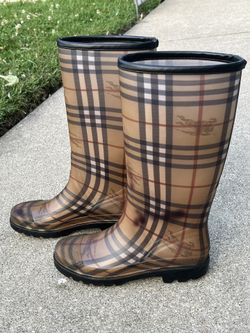 Burberry Designer Rain boots Size 40 Fits Like 7