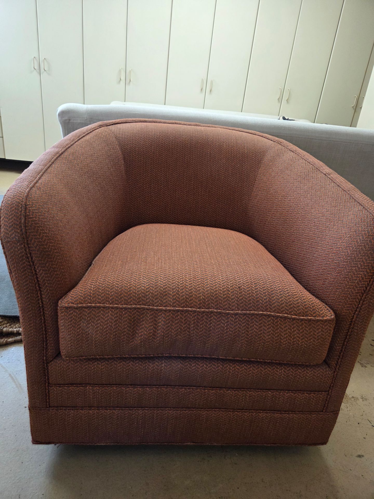 2 swivel chairs
