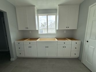 White shaker Cabients