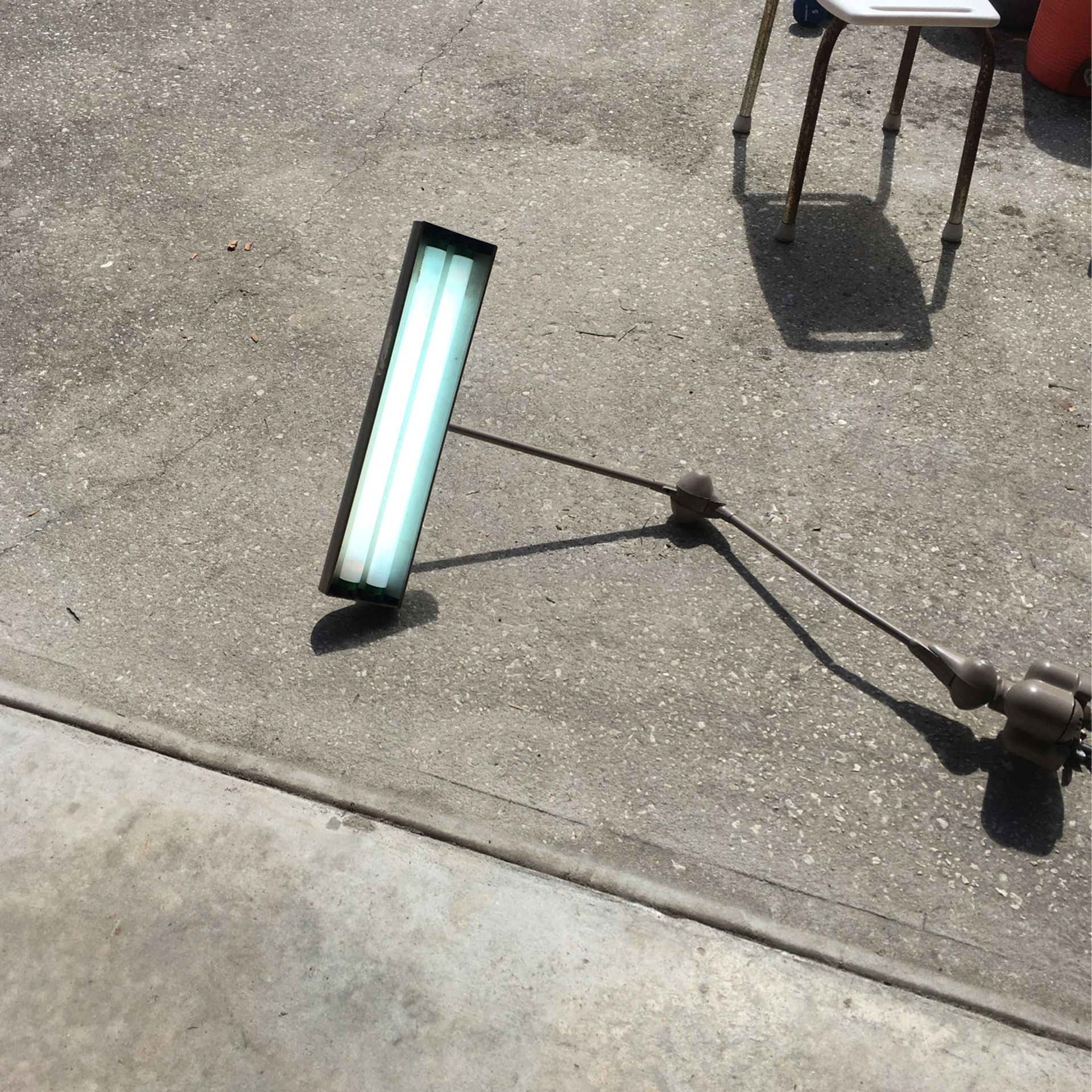 Shop light maneuvers in different directions