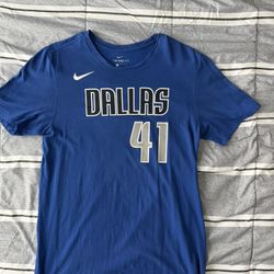 Dallas Mavericks Nike Dri-Fit Dirk Nowitzki Number 41 Men’s Jersey Shirt (Size M)