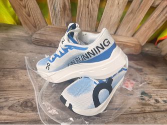 Cloudt sneakers