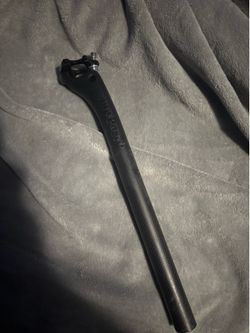 Carbon seatpost