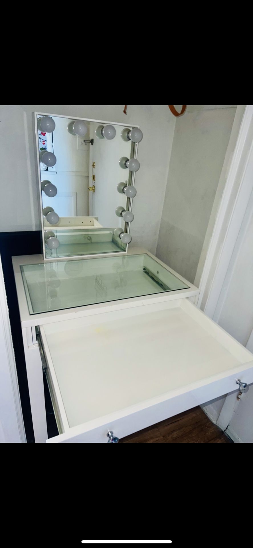 Makeup Vanity With Touch Lights Different Settings!