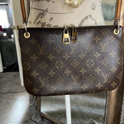 Louis Vuitton Monogram Pochette Florentine 