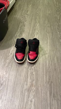 Very worn, size 8, red and black