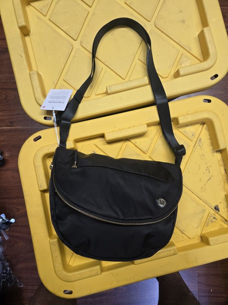 Lululemon Sidebag L5