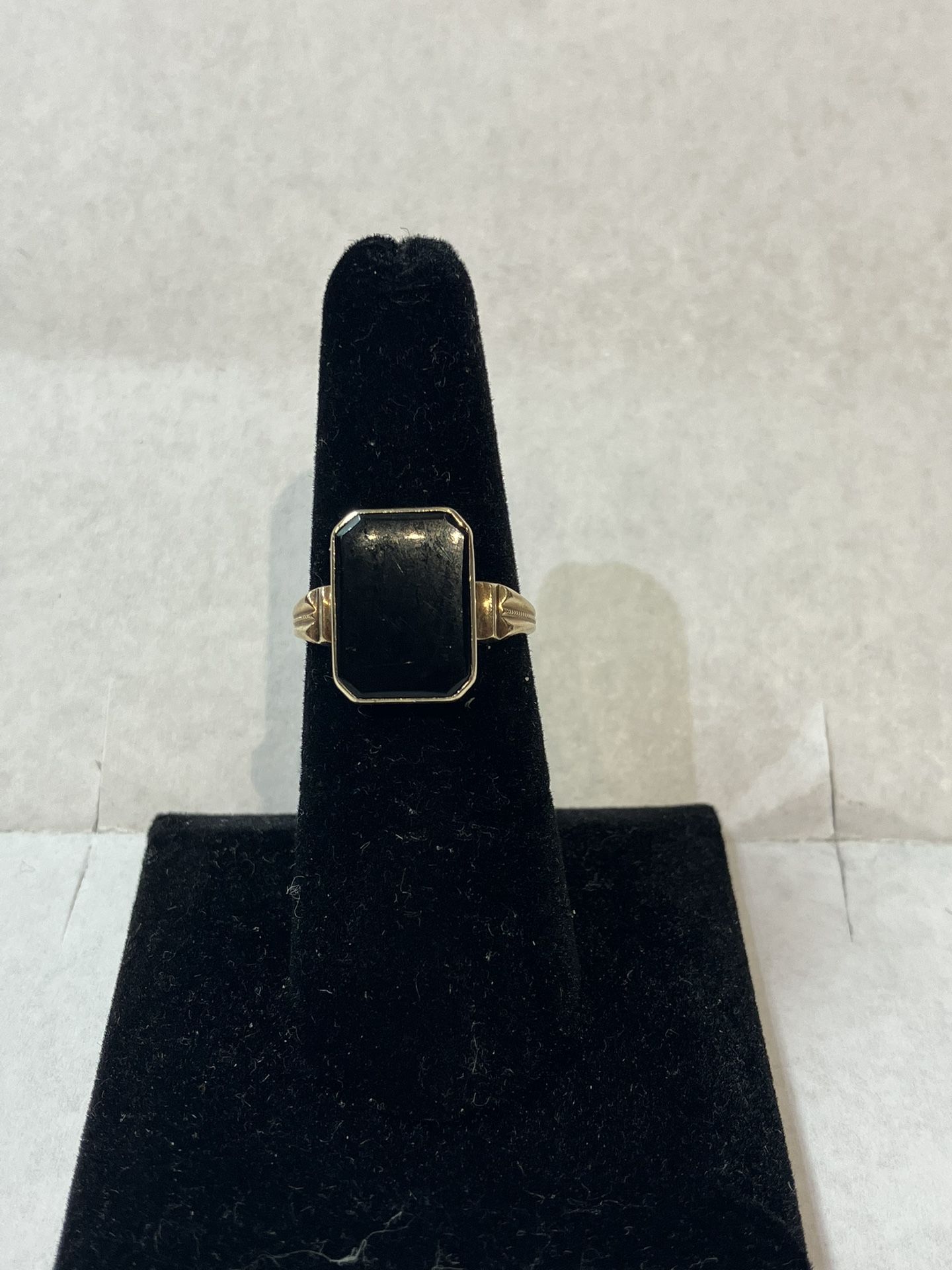 10k Gold Ring #110109-1 MJ