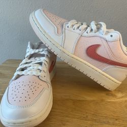 Air Jordan 1 Low SE. Women’s Size 8