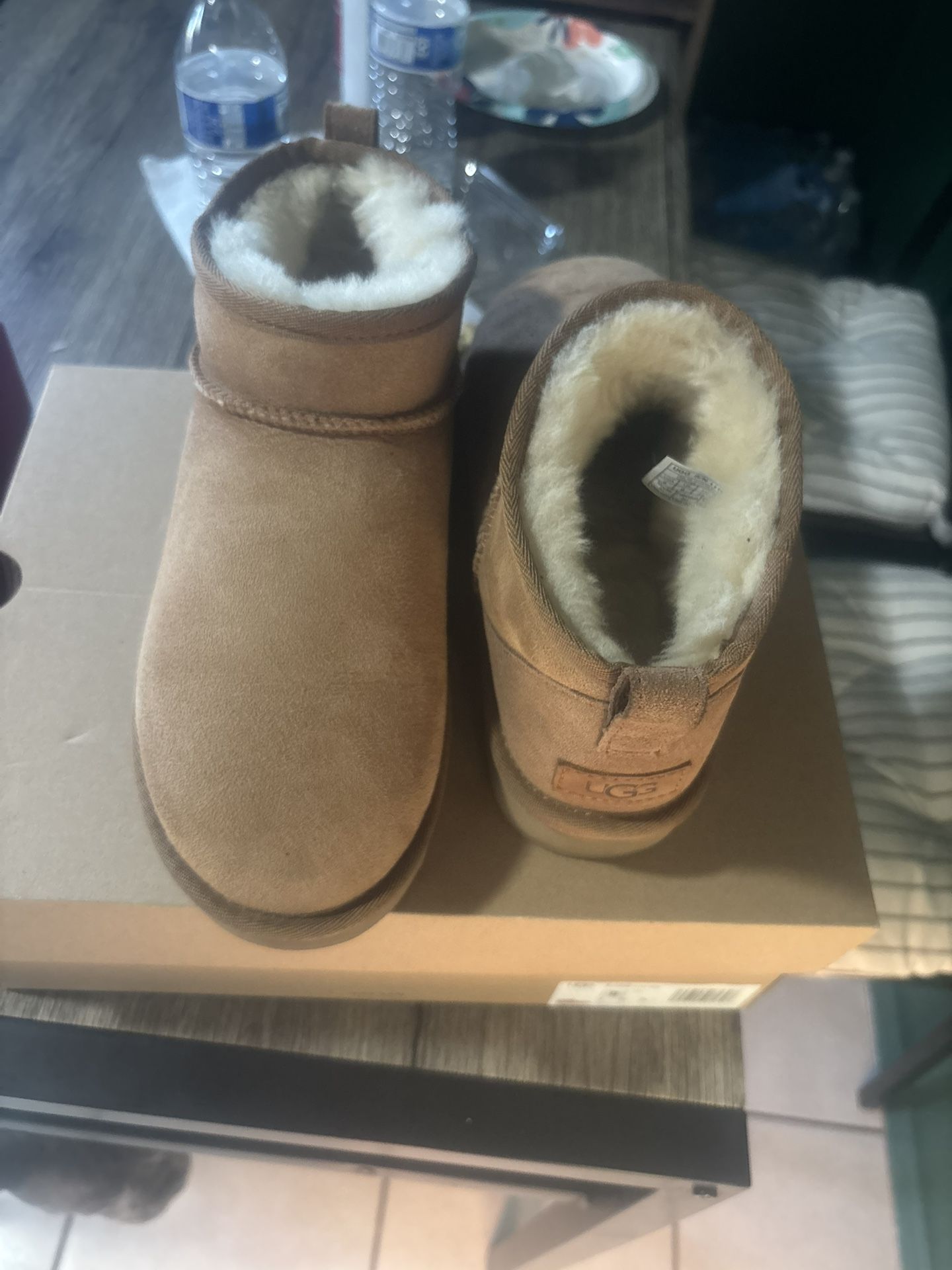 Ugg Mini Boots Women’s Size 9