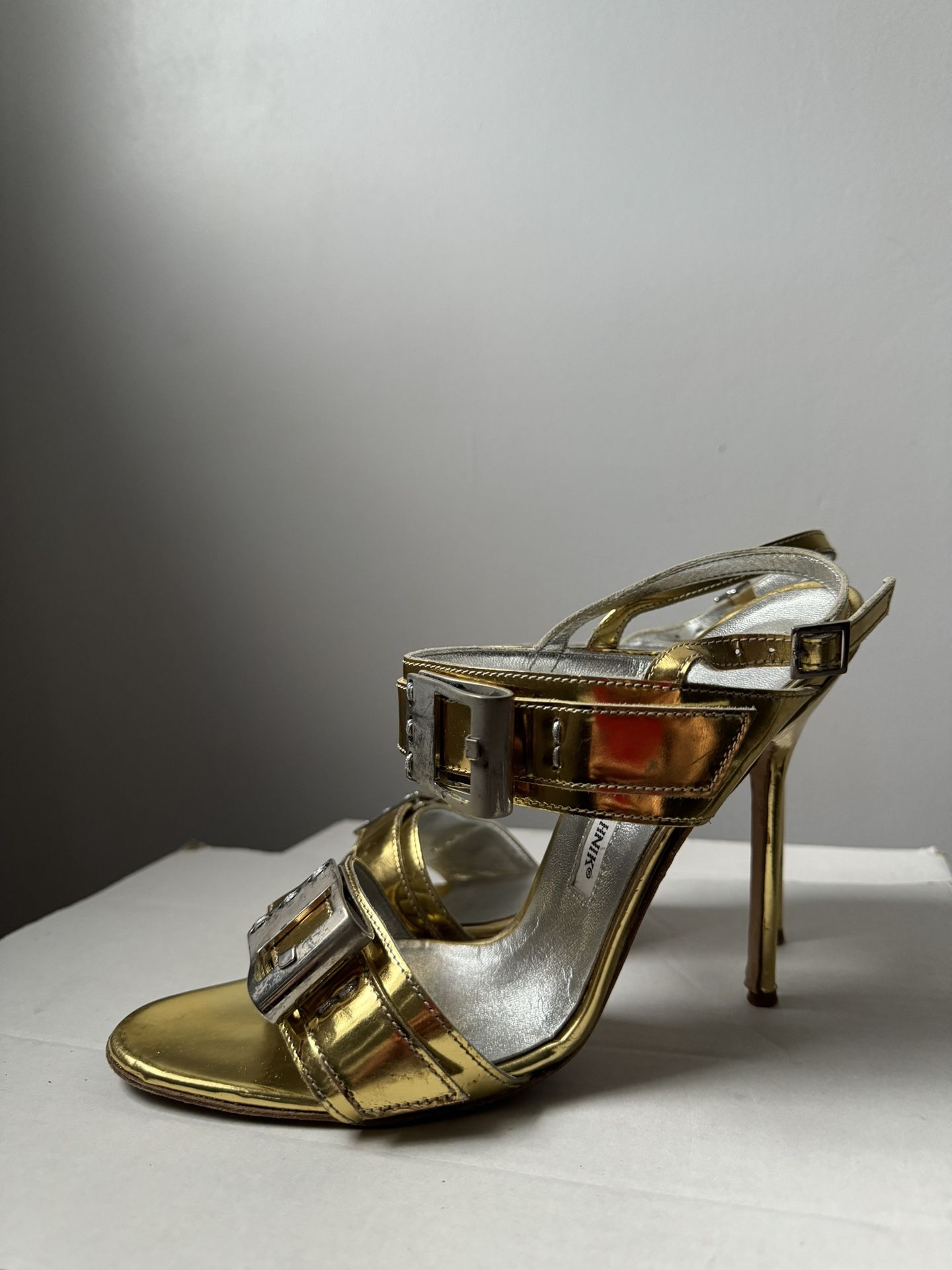 Manolo blahnik Gold Buckle Slingbacks Stiletto Heels Eu 40