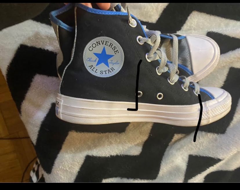 CONVERSE ALL STAR CHUCK TAYLORS WOMANS SIZE 7