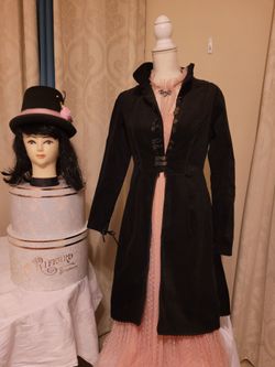 Women's Halloween Costume Size Large Disney Victorian Style Bundle Velvet Coat and Hat