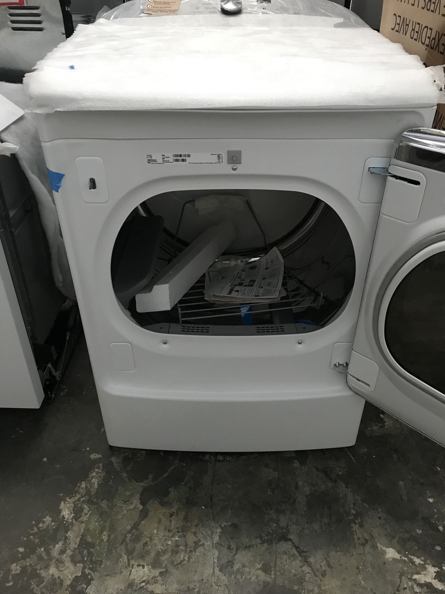 Dryer electric Kenmore 68132 8.8 cu. ft.