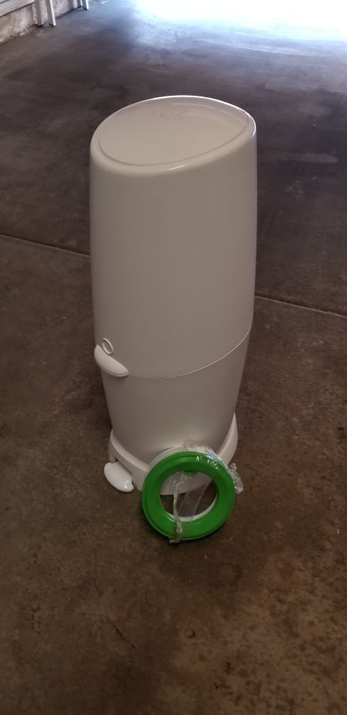 Diaper Genie Elite with Carbon Filter .