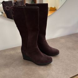 New Ugg Suede Wedge Boots Size 6