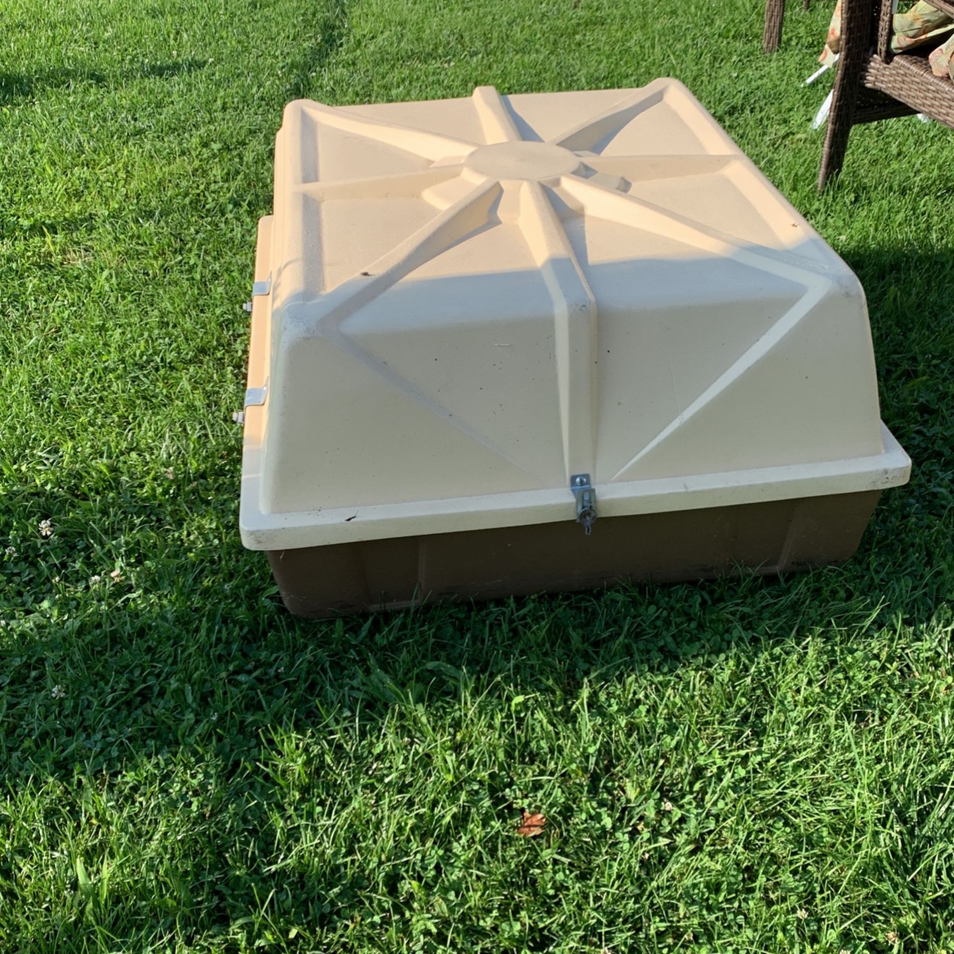 Camping Box 50$