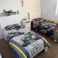 Twin Beds With Dresser And Mattresses 