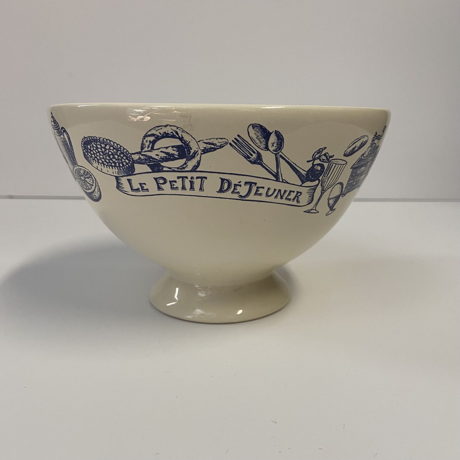 Le Comptoir de Famille Le Petit Déjeuner Footed Bowl - Blue on Cream