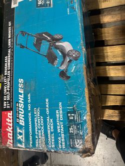 Makita 18V X2 LXT 21" Self-Propelled Lawn Mower Kit