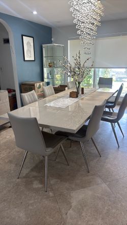 Modern High-Gloss Extendable Dining Table with 10 Chairs – Excellent Condition