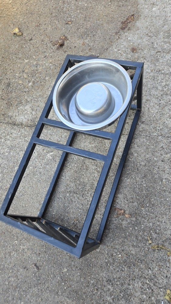 Metal Dog food stand