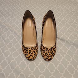 Banana Republic Faux Cheetah Sz 7 Wedge