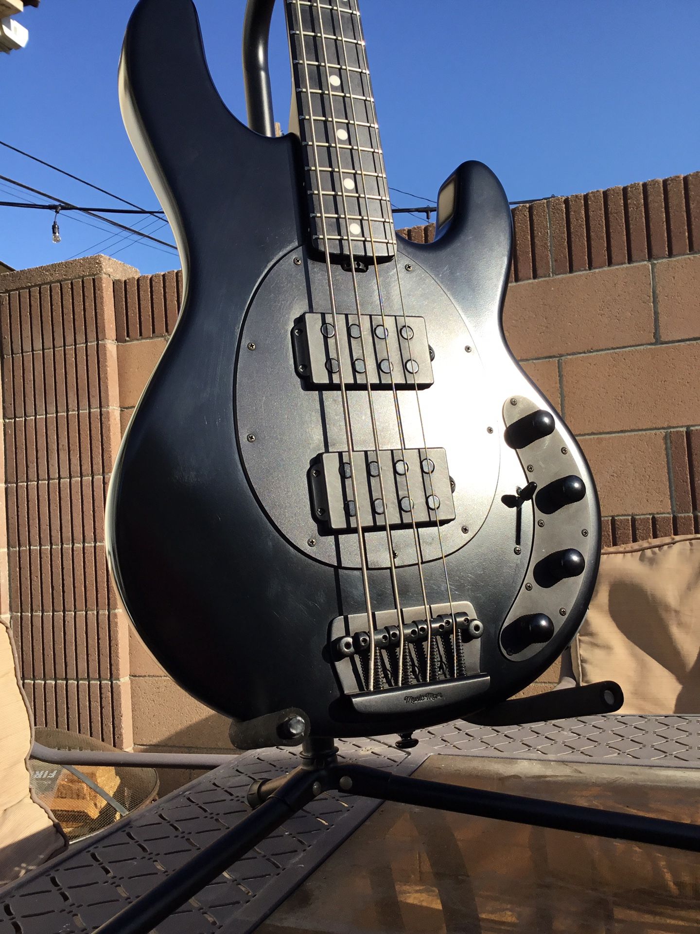 Ernie Ball Music Man Stingray Stealth 4HH
