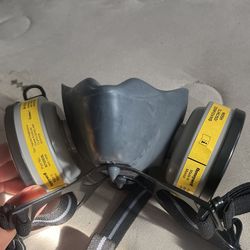 Respiratory Gas Mask Comes With Extra Filters