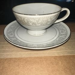 Antique Vintage W. Dalton Whitney Pattern Imperial China 5671 Teacup & Saucer 