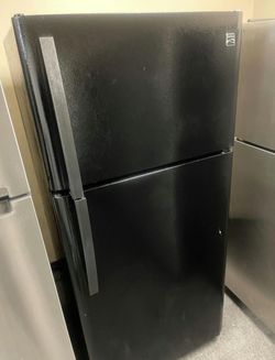 Kenmore Top Mount Refrigerator - Black, Well-Maintained, Adjustable Shelves