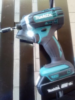 Makita XDT11 impact 1/4" drill