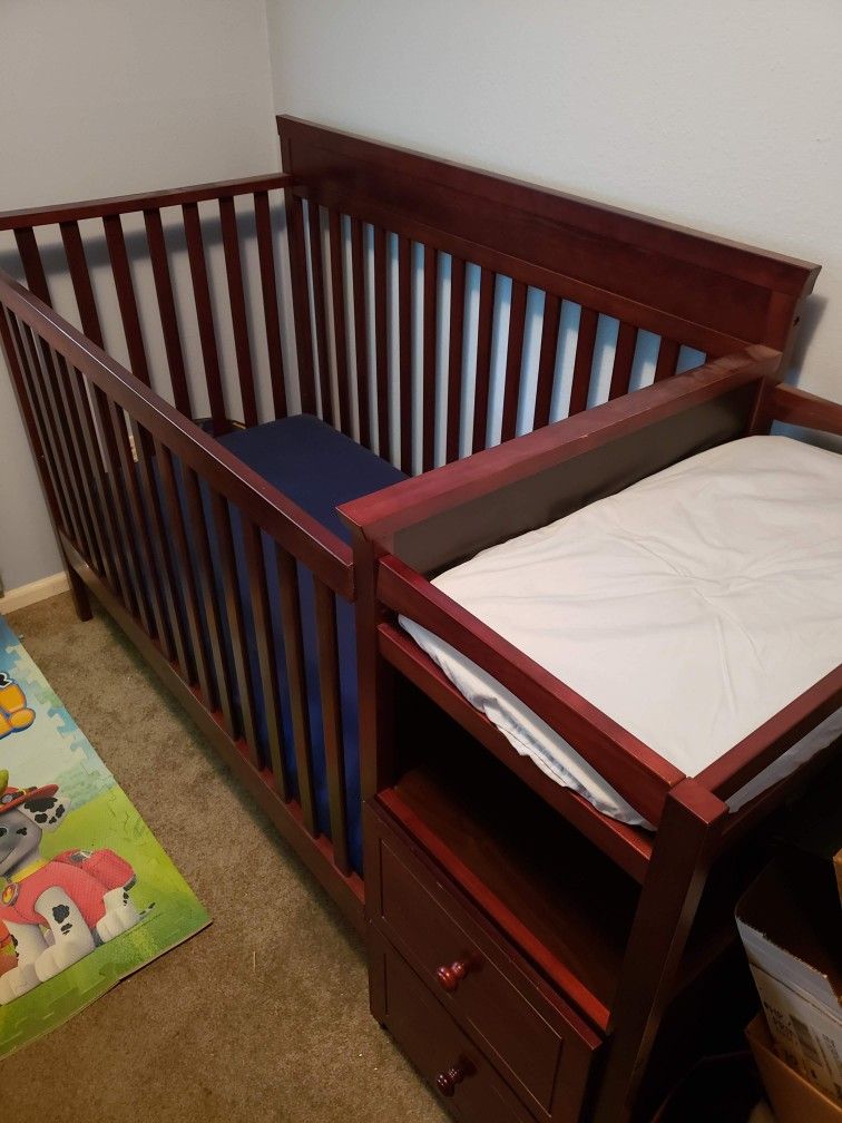 Like New Crib turns Into Bed