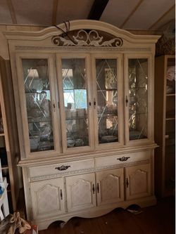 Beautiful Vintage Lighted China Cabinet / Hutch – Solid Wood