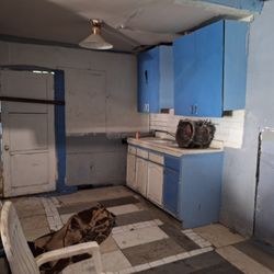 Garage Converse  To  A  Storage/ Or Fixx Upper 