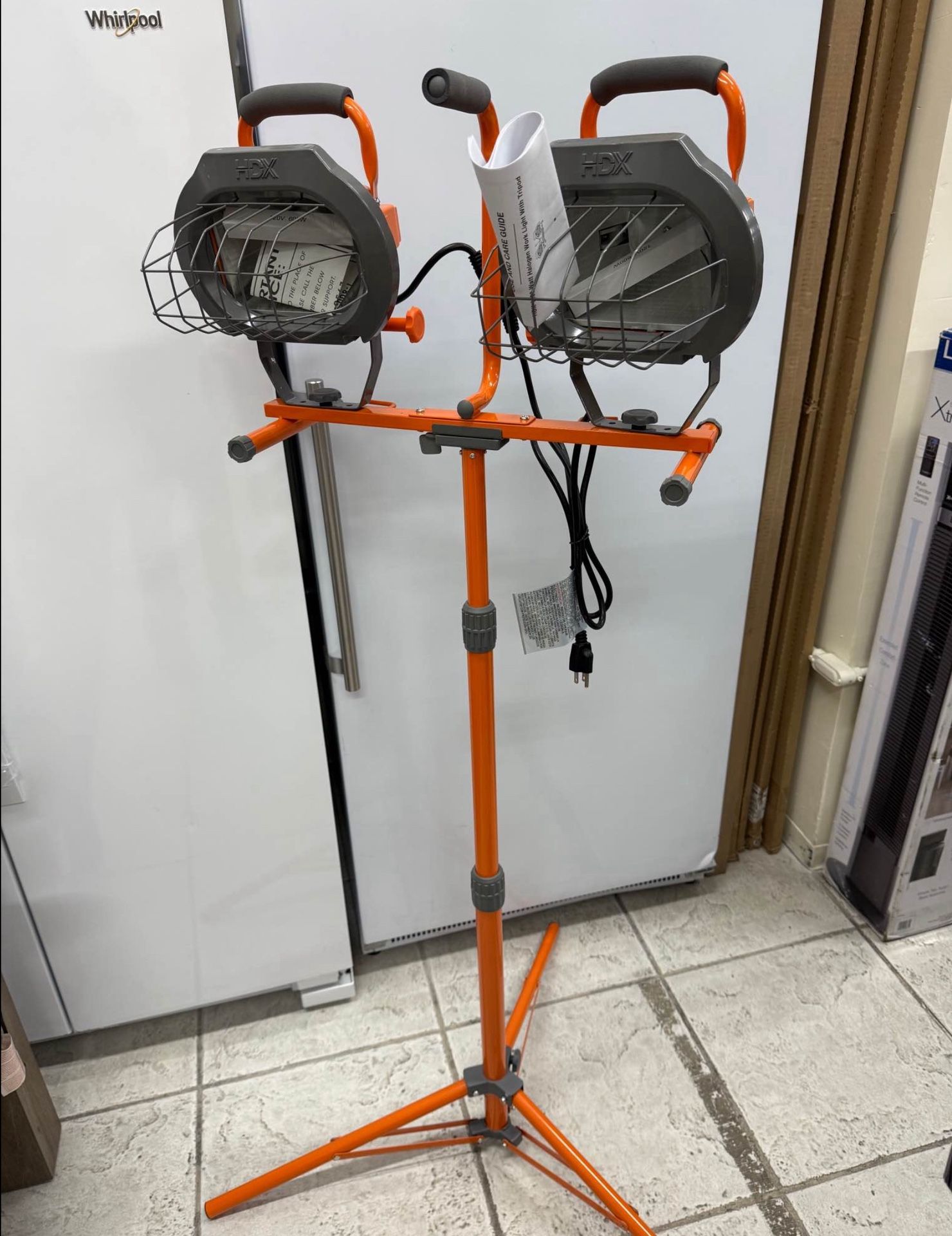 HDX — 1200-Watt Halogen Tripod Work Light