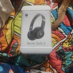 NEW UNOPENED beats Solo 4
