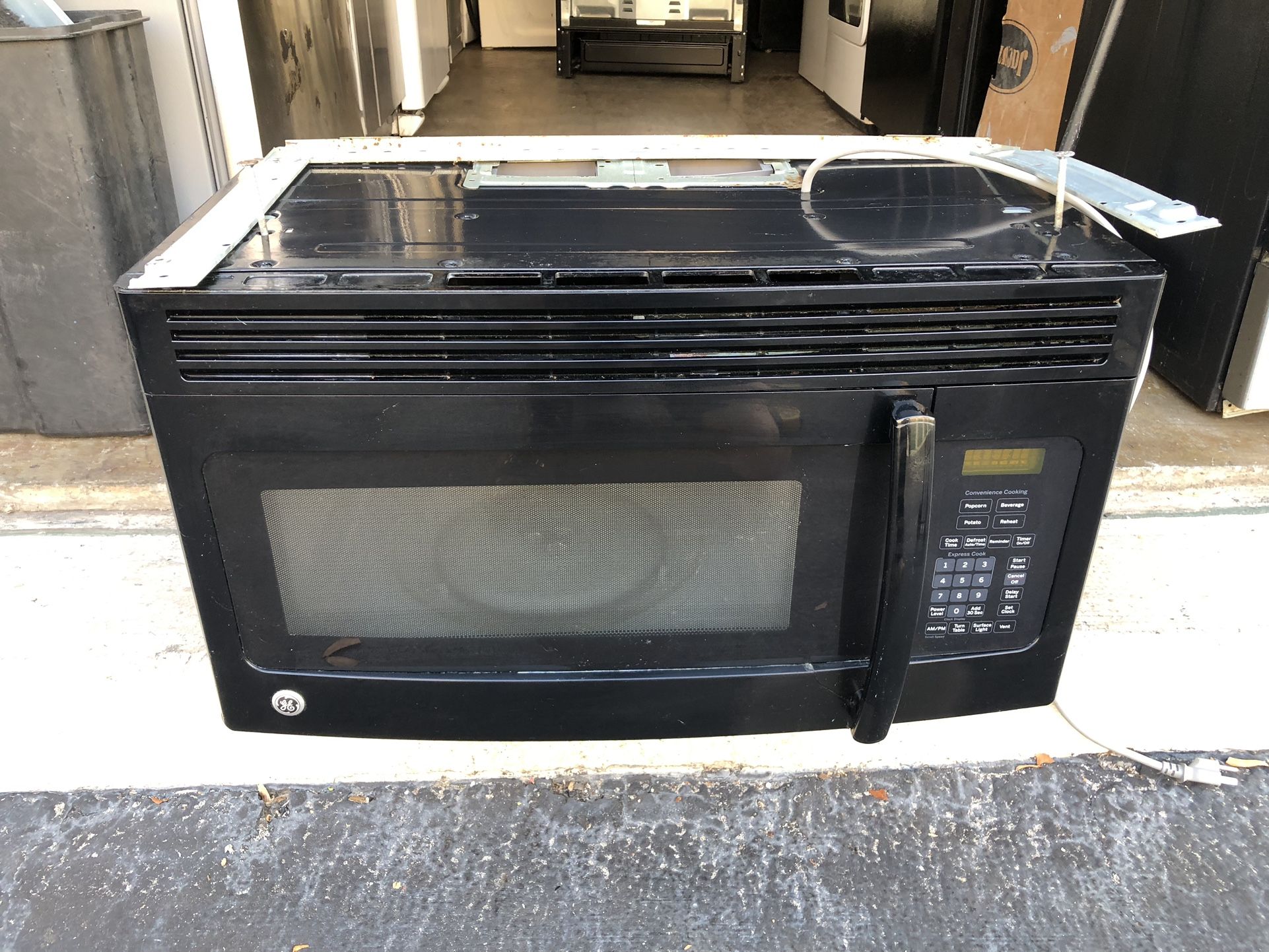 GE Black Microwave ( Crack Near Handle )