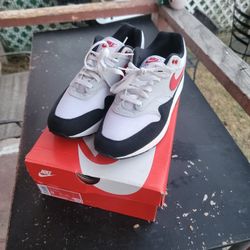Air Max 1's *Size 9* (USED)
