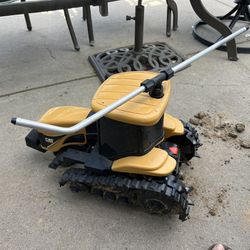 Caterpillar tractor Traveling lawn sprinkler