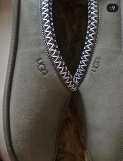 Woman Ugg Slippers Size 6