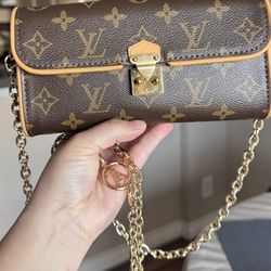 LV Pochette Camille