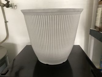 Round 15.2 inch W x 15.2 inch L x 13.07 Planter