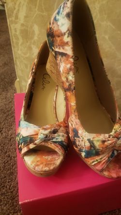 $20.! New multi-color wedge,size 8.